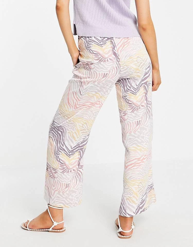 Y.A.S Cropped Trouser Co-ord In Animal Print For Women Star White 4 Y.A.S Cropped Trouser Co-ord In Animal Print For Women Star White - Image 2
