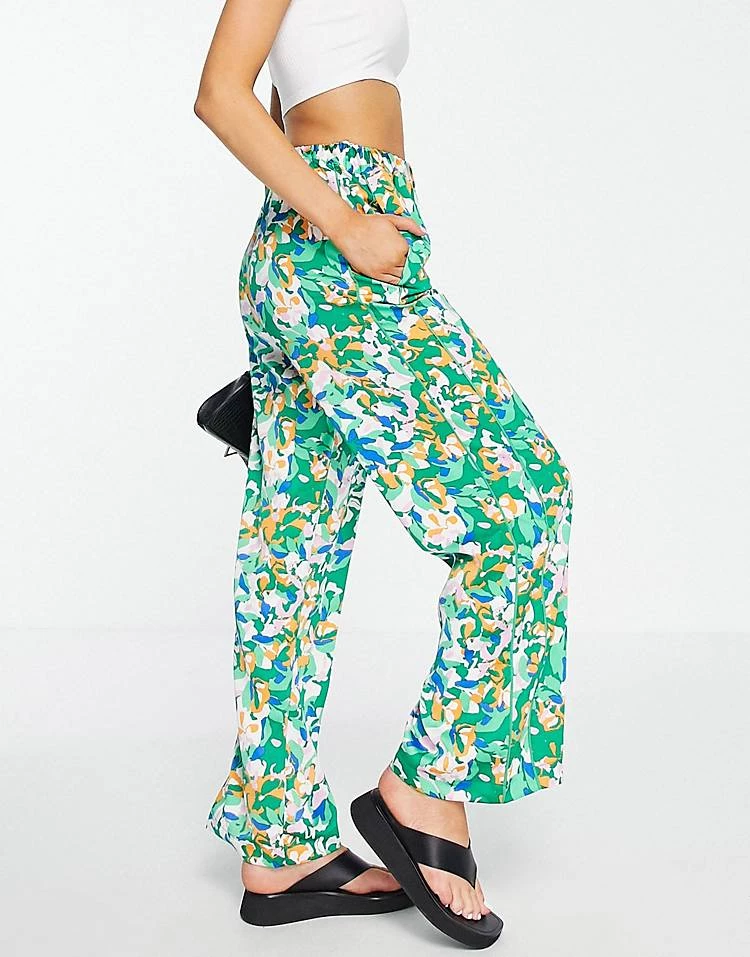 Y.A.S Kimmie Co-ord Printed Wide Leg Trousers In Green For Women Jelly Bean 4 Y.A.S Kimmie Co-ord Printed Wide Leg Trousers In Green For Women Jelly Bean - Image 2